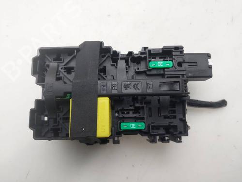 Used Fuse box Fuse box 39558993 39558993