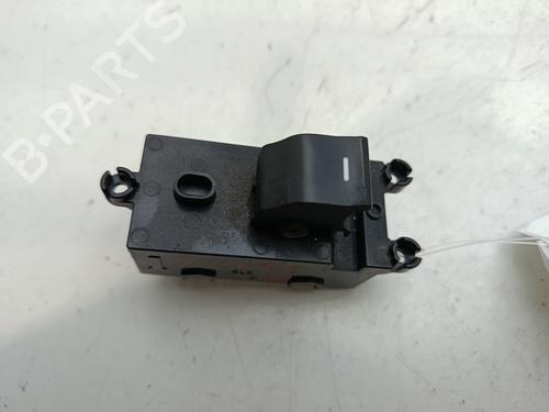 Mando elevalunas delantera derecho HYUNDAI i40 I (VF) 1.7 CRDi (116 hp) 31146523