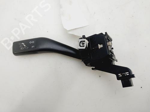 Used Steering column stalk SEAT LEON (1P1) 1.9 TDI (105 hp) 30136557