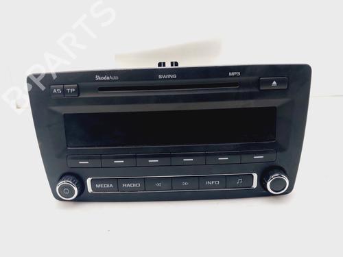 Used Radio SKODA OCTAVIA II (1Z3) 1.6 TDI (105 hp) 27090866