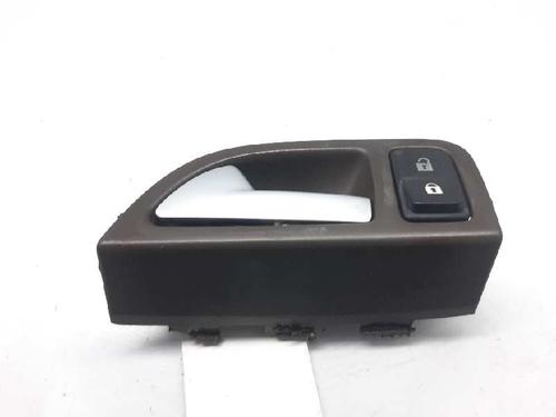 Used Front left interior door handle VOLVO V50 (545) 2.0 D (136 hp) 6701789