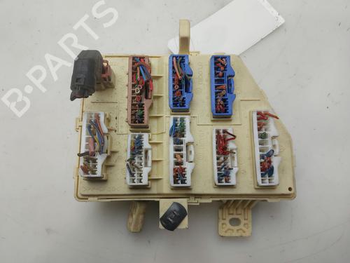 Used Fuse box Fuse box 37534268 37534268