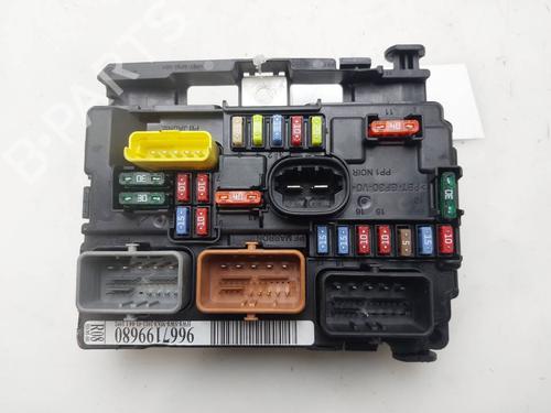 Used Fuse box Fuse box 39195822 39195822