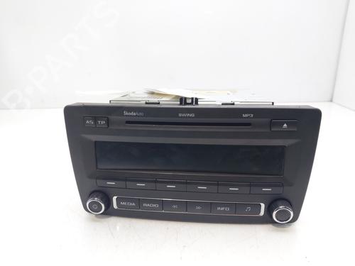 Used Radio SKODA OCTAVIA II (1Z3) 1.6 TDI (105 hp) 15230156