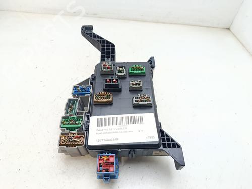 Used Fuse box Fuse box 37152992 37152992