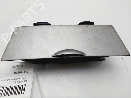 Used Ashtray TOYOTA COROLLA (_E12_) 2.0 D-4D (CDE120R, CDE120L_) (116 hp) 18526100