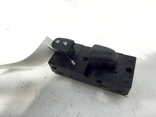 Used Right front window switch NISSAN JUKE (F15) 1.5 dCi (110 hp) 9232255