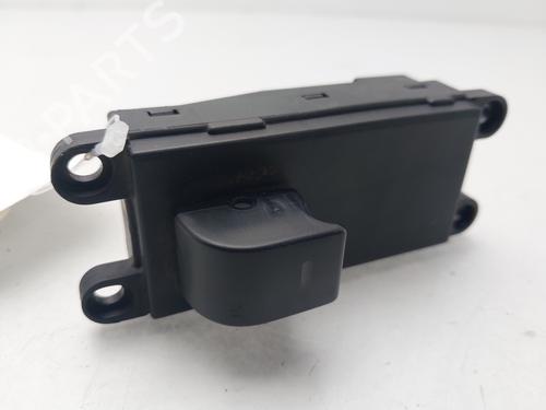 Mando elevalunas trasera derecho NISSAN MAXIMA / MAXIMA QX IV (A32) 3.0 (193 hp) 32683614