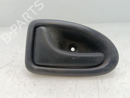 Poignée intérieure arrière gauche RENAULT SCÉNIC I MPV (JA0/1_, FA0_) 1.9 dCi RX4 (102 hp) 29903838