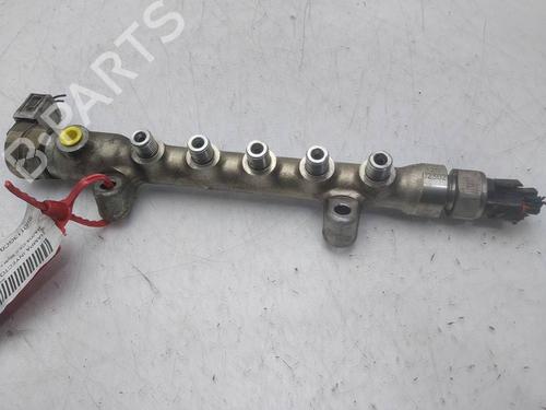Used Injection rail Injection rail 39233549 39233549