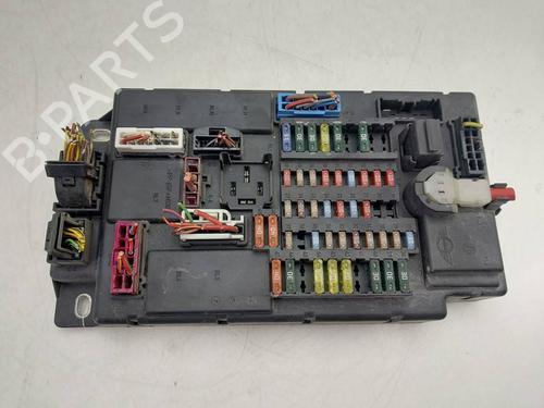 Used Fuse box Fuse box 39610599 39610599