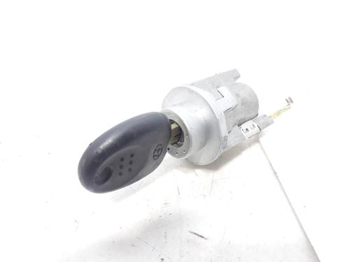 Used Ignition barrel HYUNDAI ELANTRA III Saloon (XD) 1.6 (107 hp) 8646526