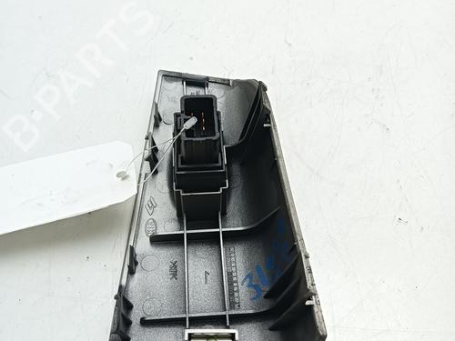 Right rear window switch KIA SPORTAGE II (JE_, KM_) 2.0 CRDi 4WD | BP26572589I28 
