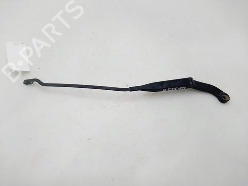 Used Front windshield wiper arm AUDI 80 B3 Saloon (893, 894, 8A2) 1.9 D (68 hp) 30870824