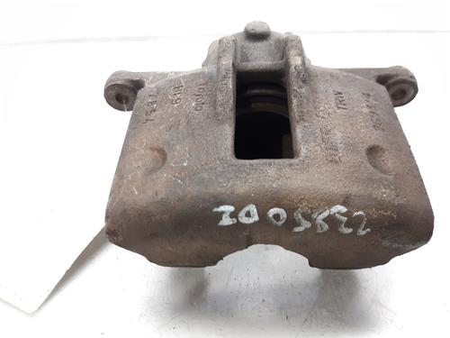 Venstre bremsekaliber foran TOYOTA COROLLA (_E12_) 1.6 VVT-i (ZZE121_, ZZE121R) (110 hp) 11572692
