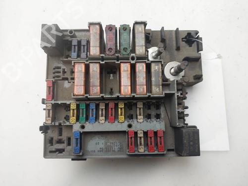 Used Fuse box Fuse box 38562812 38562812