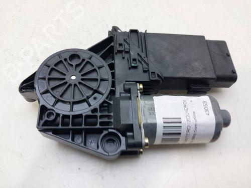 Rudehejsemotor forskærm venstre Rudehejsemotor forskærm venstre VW PASSAT B5.5 (3B3) 1.9 TDI (130 hp) 39751598 39751598