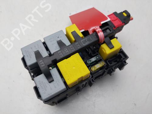 Used Fuse box Fuse box 37697086 37697086