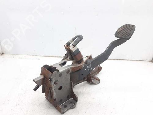 Break pedal NISSAN X-TRAIL II (T31) 2.0 dCi 4x4 (150 hp) 8765620