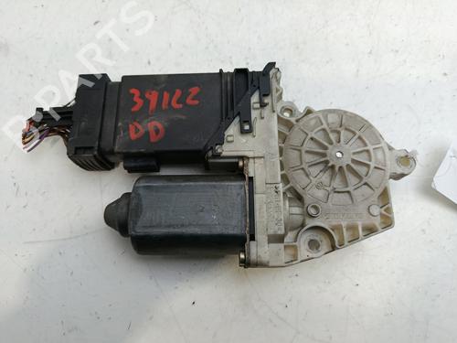 Moteur de lève-vitre avant droit VW GOLF IV (1J1) [1997-2008]  28731041