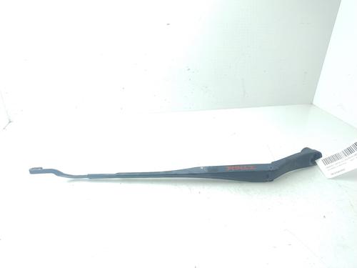 Used Front windshield wiper arm HYUNDAI i30 (GD) [2011-2025]  30601578