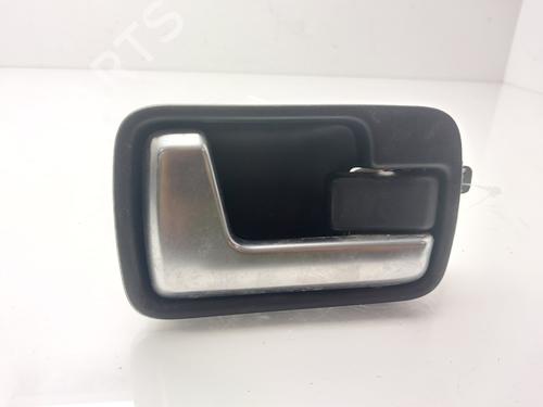 Used Front right interior door handle LAND ROVER DISCOVERY III (L319) [2004-2009]  30857680