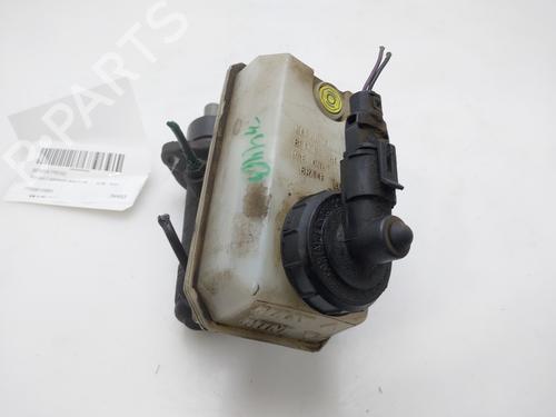 Used Brake master cylinder RENAULT SAFRANE II (B54_) 2.0 16V (B54L) (136 hp) 17907447