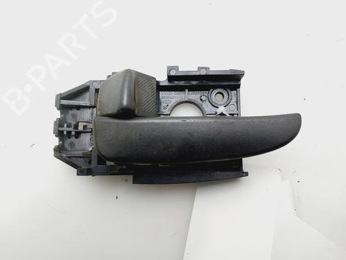 Venstre foran invendig håndtak HYUNDAI ELANTRA III Saloon (XD) 2.0 CRDi (113 hp) 31351438