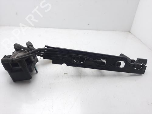 Used Ignition coil VW GOLF IV (1J1) 1.6 16V (105 hp) 13647105