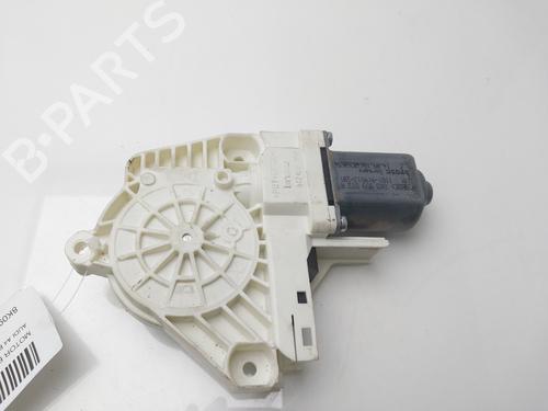 Używane Silniczek podnośnika szyby tylnej prawej AUDI A4 B8 (8K2) 2.0 TDI quattro (143 hp) 30537025