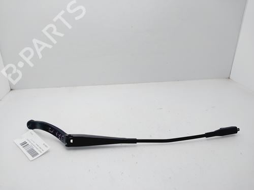 Used Front windshield wiper arm OPEL CORSA E (X15) [2014-2025]  25872940