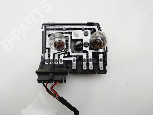 Używane Oprawka żarówki AUDI 80 B3 Saloon (893, 894, 8A2) 1.9 D (68 hp) 30864869