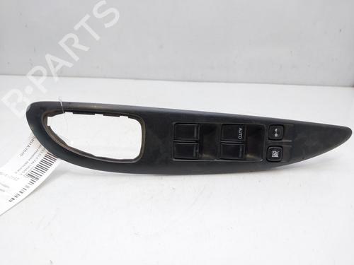 Used Left front window switch NISSAN PRIMERA (P12) 1.6 (109 hp) 14925974