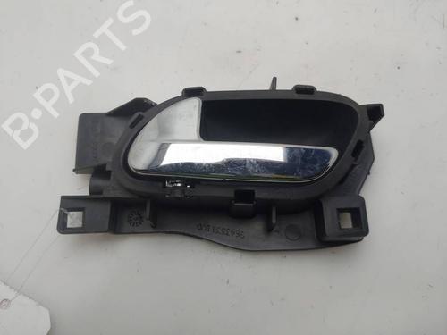 Used Front left interior door handle Front left interior door handle 39428134 39428134