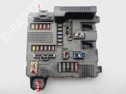 Used Fuse box RENAULT MEGANE II Saloon (LM0/1_) [2003-2025]  28208281