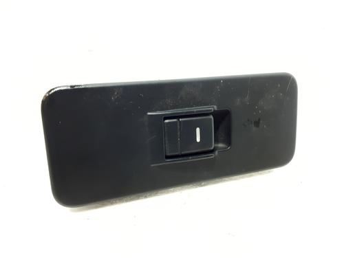 Used Right rear window switch LAND ROVER DISCOVERY III (L319) 2.7 TD 4x4 (190 hp) 12405882