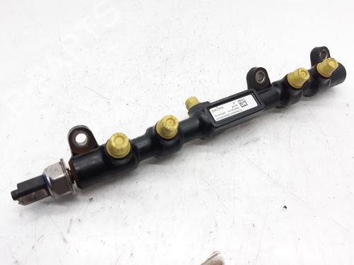 Used Injection rail FORD MONDEO III (B5Y) 2.0 TDCi (130 hp) 8270802
