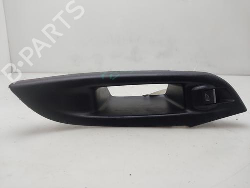 Used Right rear window switch Right rear window switch FORD FOCUS IV Turnier (HP) 1.0 EcoBoost mHEV (125 hp) 33931903 33931903