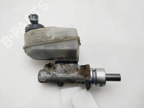 brake-master-cylinder-renault-megane-i-classic-la01_-1996-1997-1998-1999-2000-2001-2002-2003-2004-2005-2006-2007-2008-31916403 main image