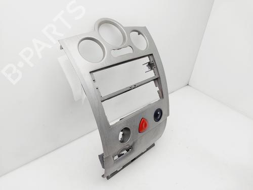 Console centrale RENAULT MEGANE II Saloon (LM0/1_)  | BP30772384I22 