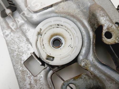 Alzavetro anteriore sinistro FORD FOCUS I (DAW, DBW) 1.6 16V | BP29748791C22