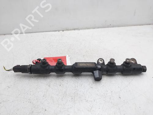 Used Injection rail FORD MONDEO III (B5Y) 2.0 TDCi (130 hp) 17063256