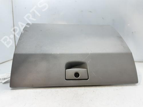 Used Glove box KIA SORENTO I (JC) 2.5 CRDi 4WD (140 hp) 8692116