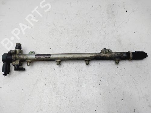 Used Injection rail MERCEDES-BENZ C-CLASS (W203) [2000-2007]  28329863