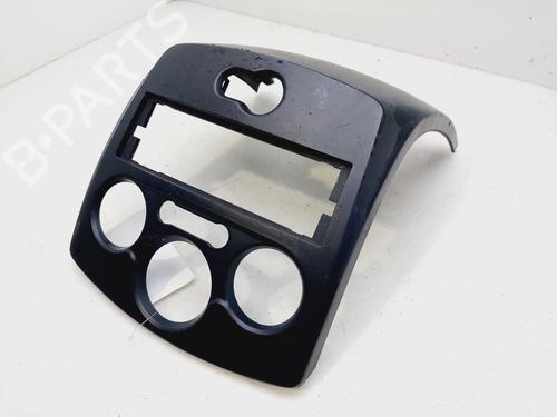 Middle console RENAULT CLIO III (BR0/1, CR0/1) 1.4 16V | BP30133651I22
