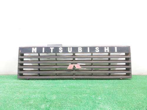 Used Grille MITSUBISHI PAJERO I Canvas Top (L04_G) 2.5 TD (L044G, L049G) (84 hp) 13373059
