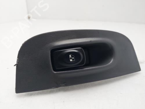 Used Right front window switch RENAULT MEGANE I Classic (LA0/1_) 1.9 dTi (LA1U) (80 hp) 32671682