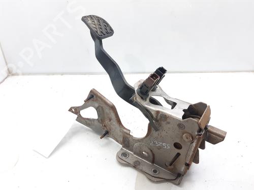 Break pedal NISSAN X-TRAIL II (T31) 2.0 dCi 4x4 (150 hp) 8765889