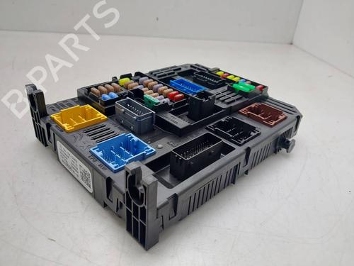 Used Fuse box Fuse box 38723031 38723031