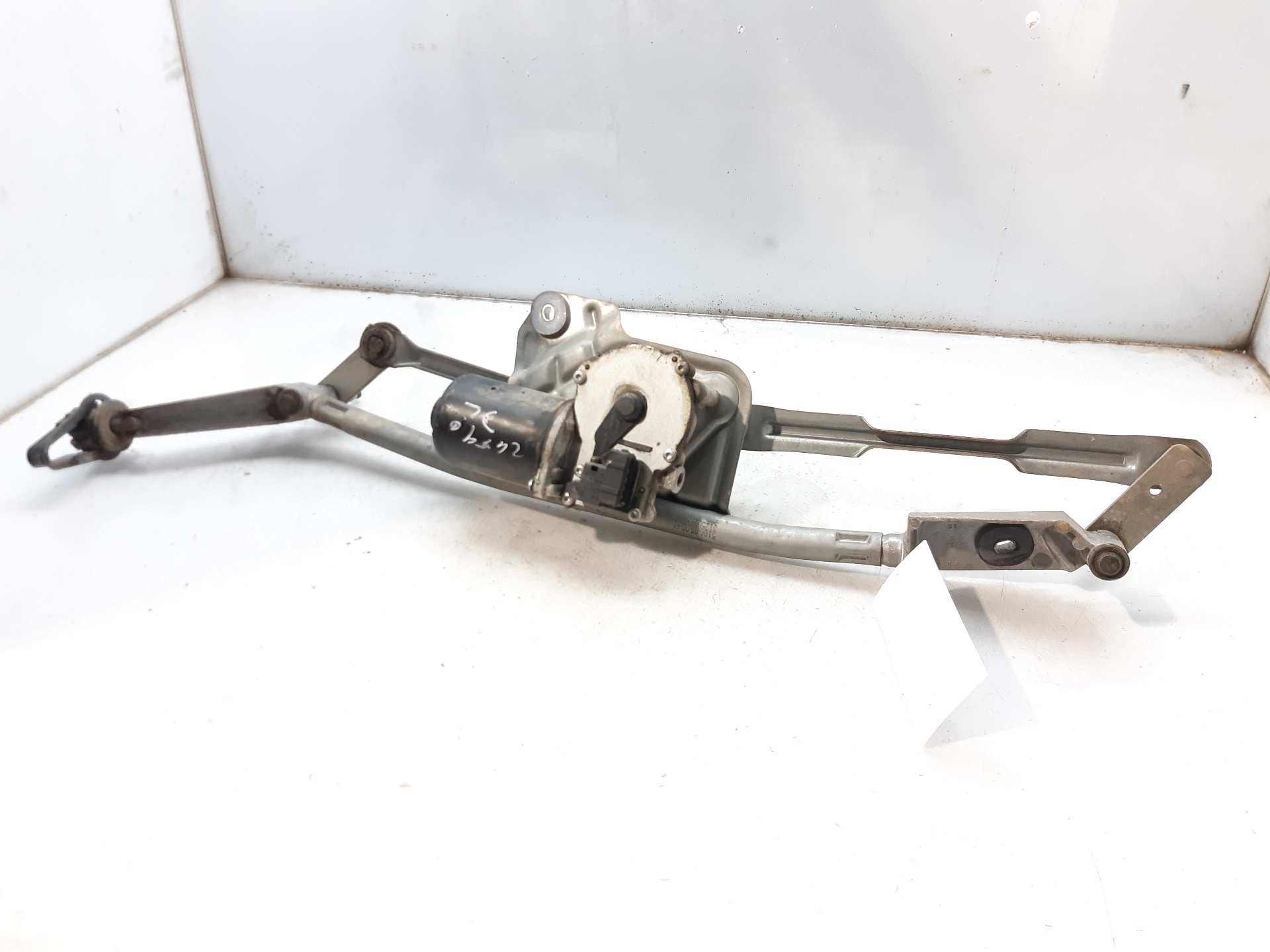 Front wiper motor VOLVO XC90 I (275) D5 AWD 8951539 | B-Parts